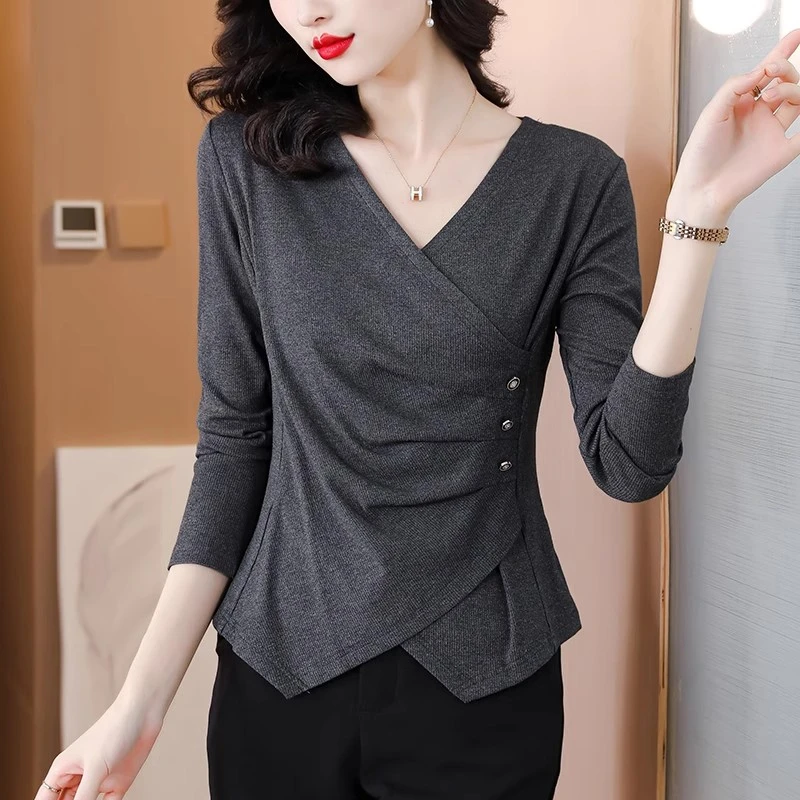 妈妈春秋装长袖t恤内搭打底衫女2025新款气质v领针织衫不规则上衣