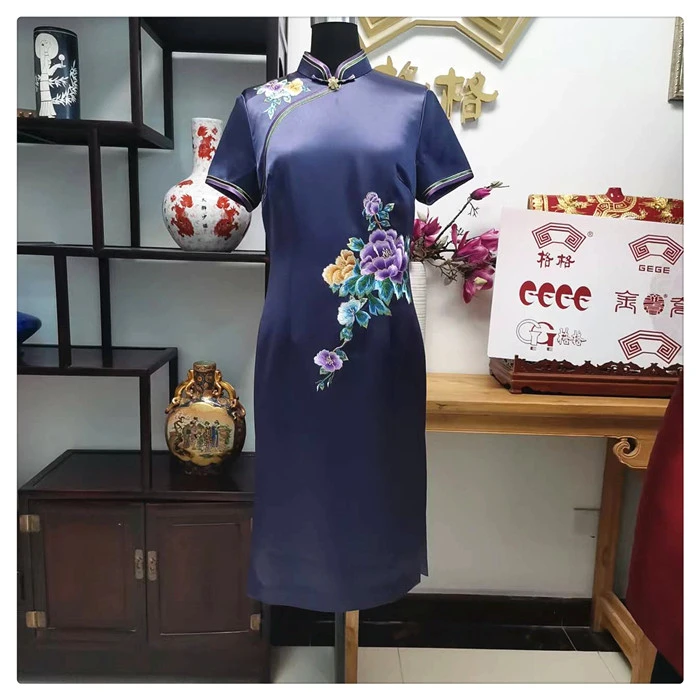 格格品牌 妈妈气质中长绣花旗袍G22MX020034