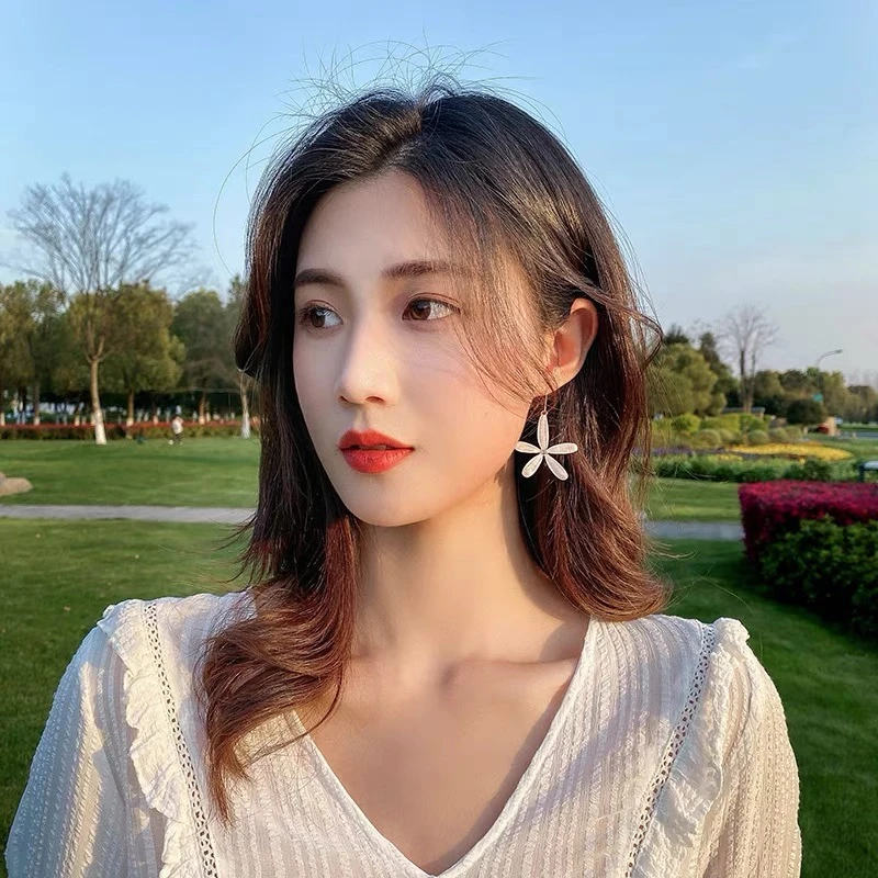 铜合金耳饰 新款气质五叶花朵优雅高级感耳环新款潮耳钉女耳饰