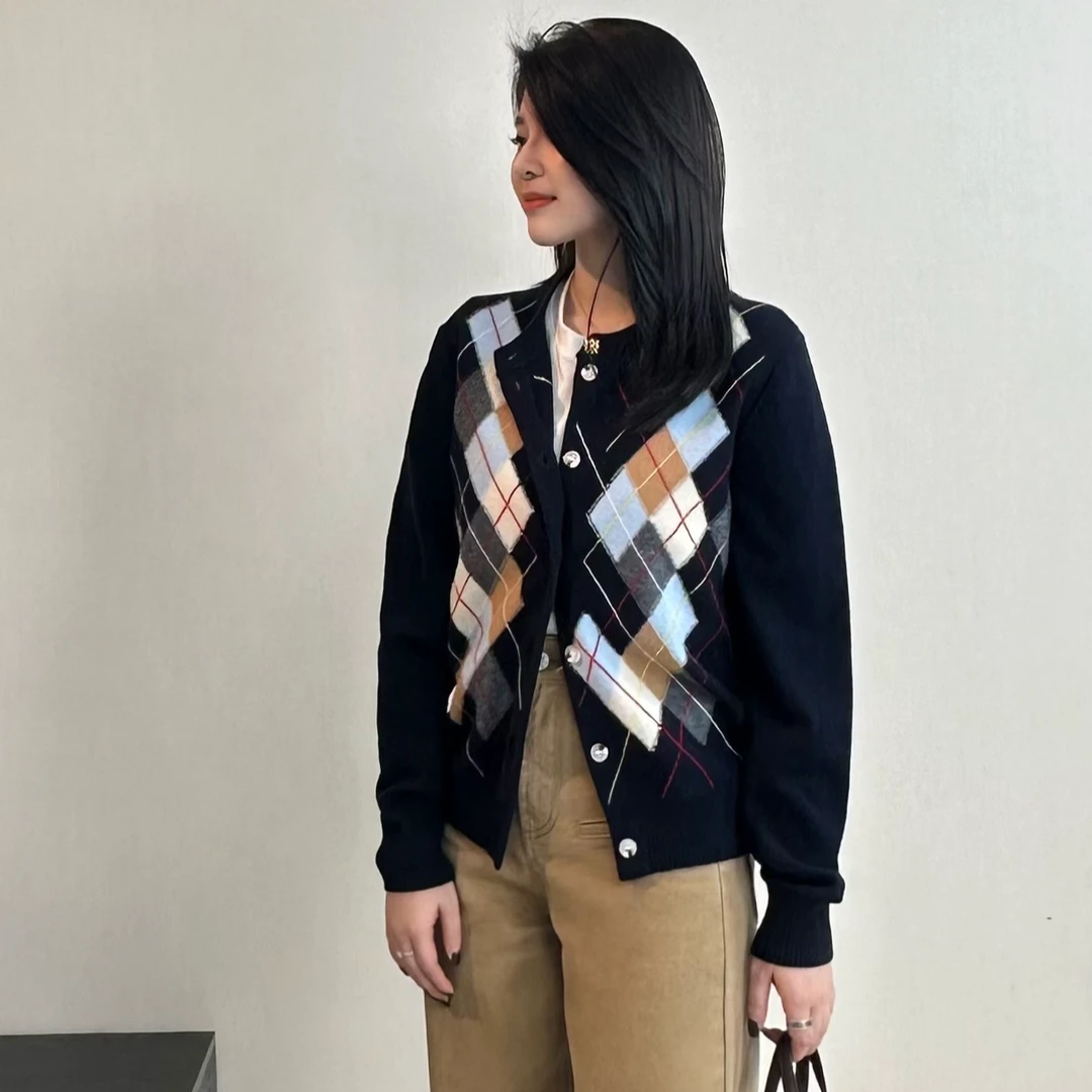 Yihouse2024秋冬新款轻奢时尚经典菱格撞色长袖毛针织开衫