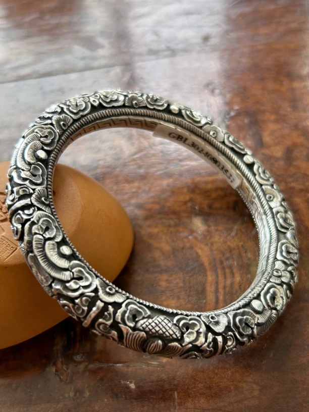 足银手镯 云南寸家银饰足银999纯手工雕刻吉祥八宝圆棍藏八宝手镯
