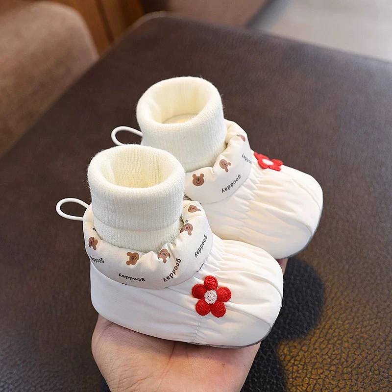 冬季婴儿鞋男女宝宝软底0-3个月加绒加厚鞋袜一体6-9个月不掉护脚