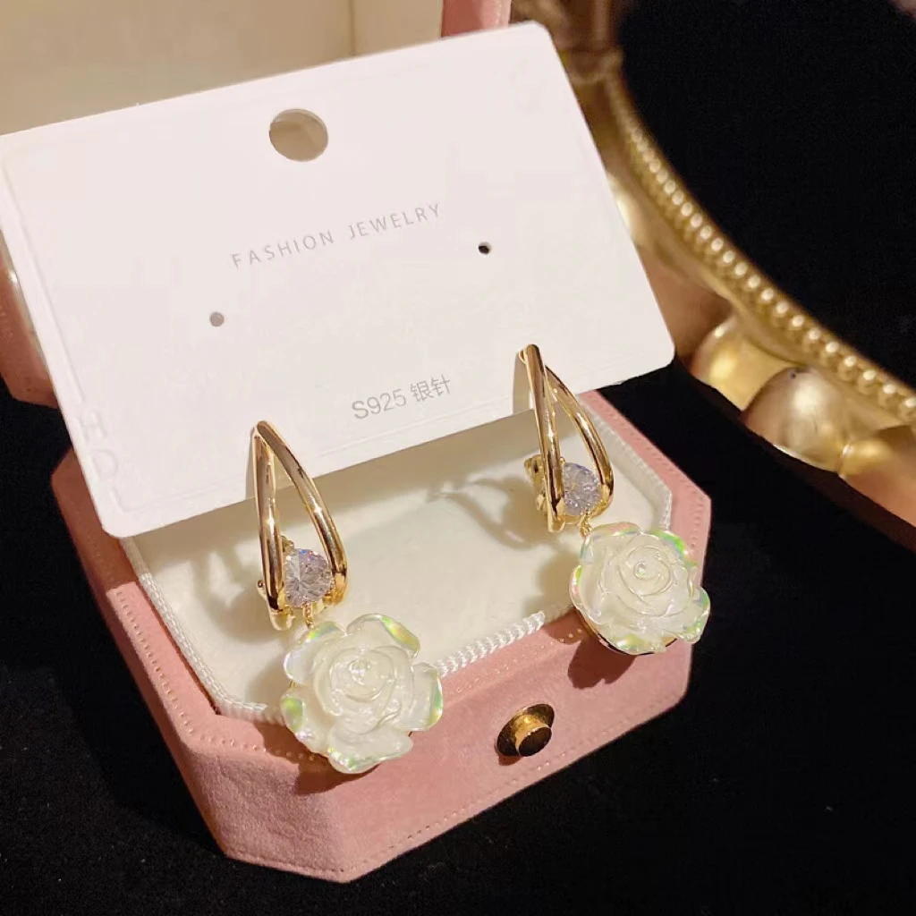 小众高级感花瓣简约耳环8275
