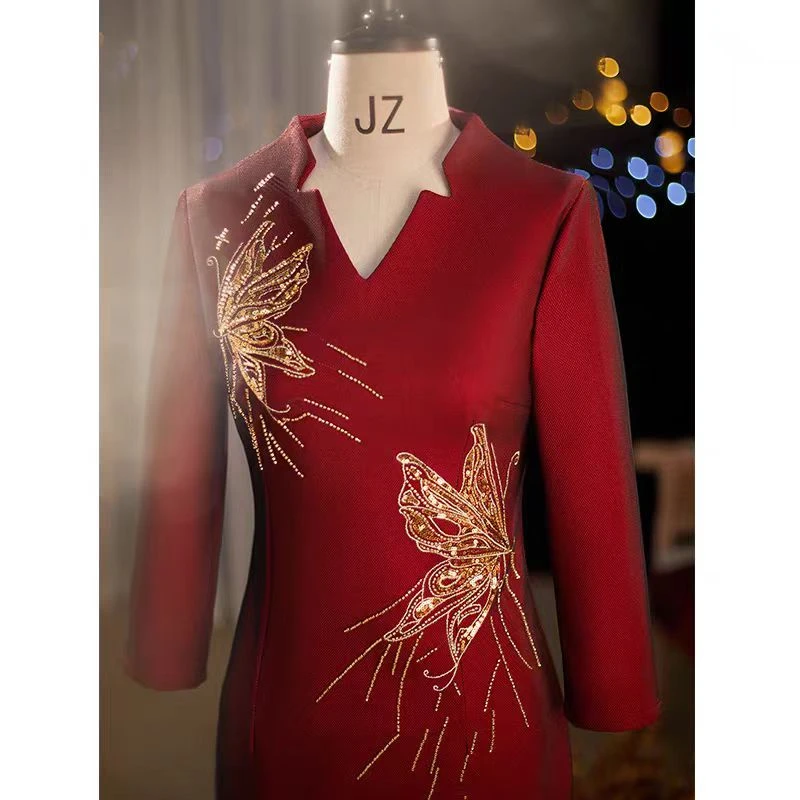 FZLJ-黑格网纱三角领蝴蝶亮片刺绣后开叉旗袍