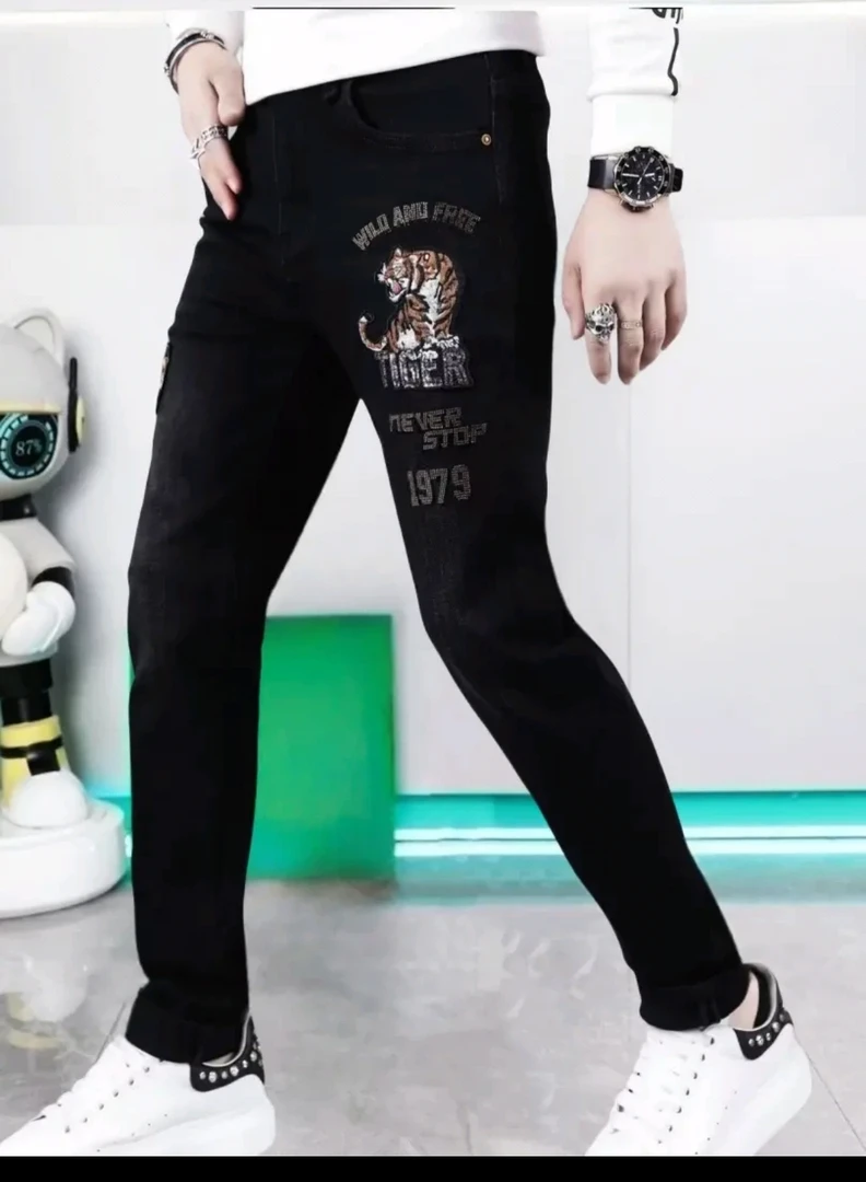欧洲站男士秋冬新款潮流时尚轻奢老虎刺绣百搭修身黑色小脚牛仔裤