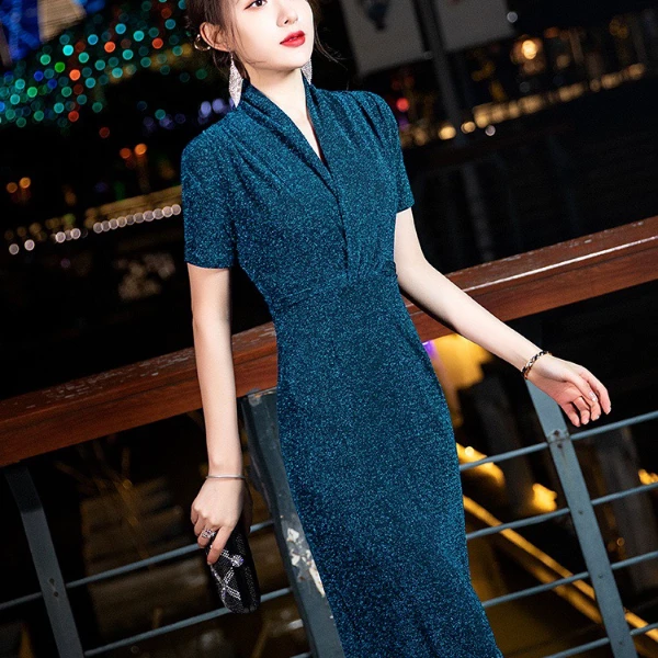 订婚妈妈穿的衣服2025新款宴会气质包臀蓝色小众V领平时可穿礼服