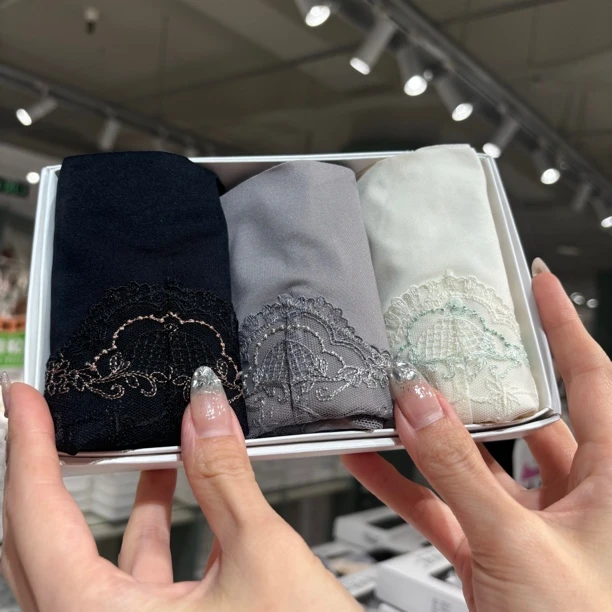 ［3条装］66923司藤海棠 轻奢蕾丝中高腰女士内裤（85-130斤）