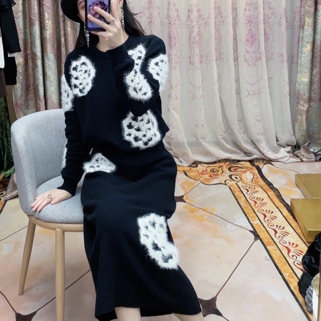 水【套装上衣+裙子】山茶花套装针织设计师款休闲洋气8001