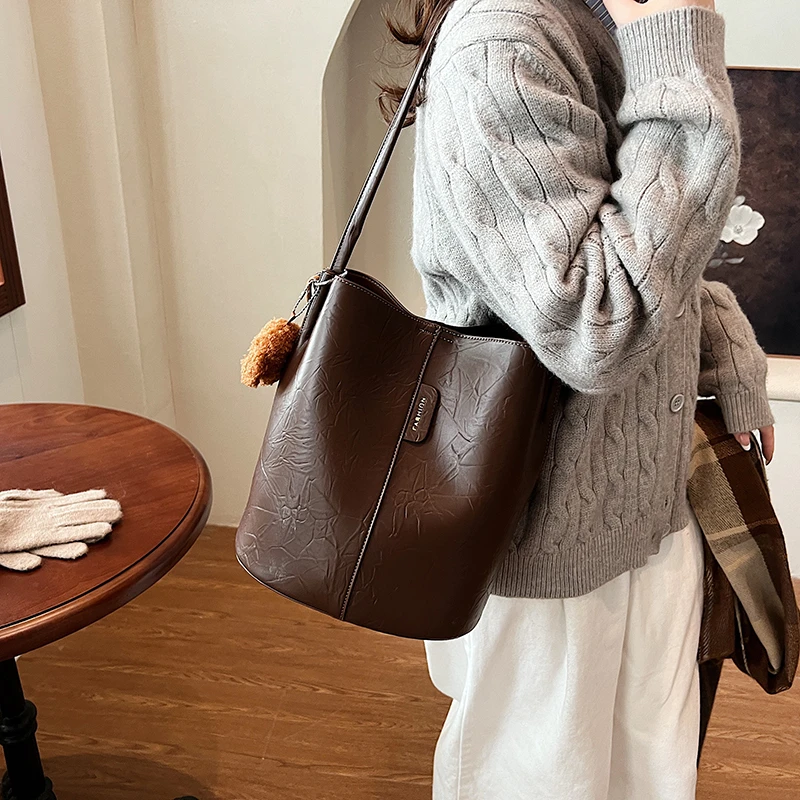 女包2024新款秋冬大容量腋下水桶包复古百搭高级感包包单肩斜挎包