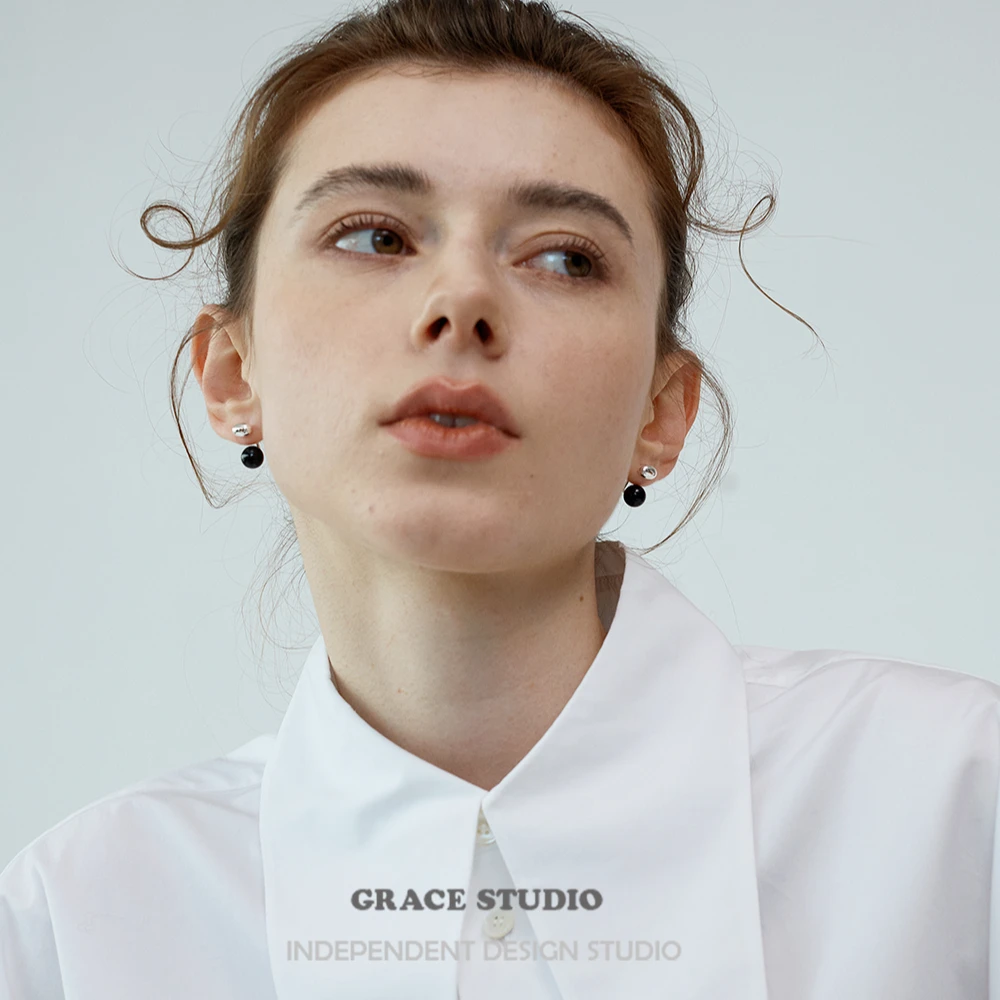 铜合金耳饰 精致迷你高级感黑耳钉女设计感后挂式冷淡风耳环