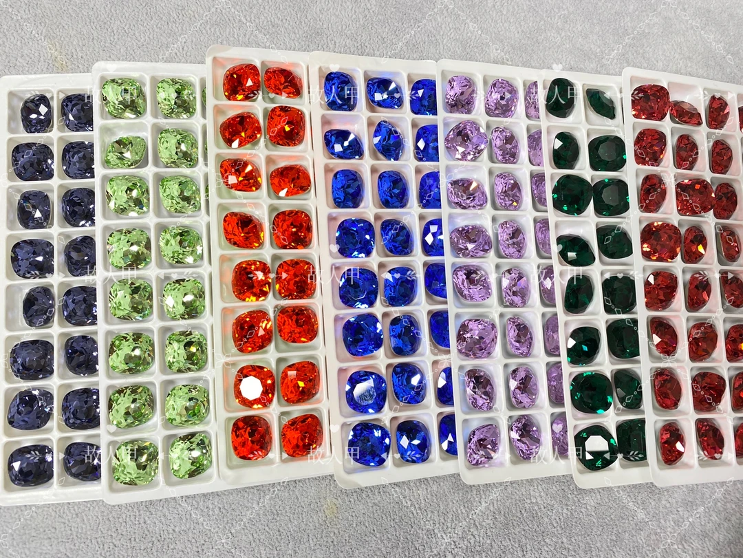 『故人甲』高品系列--12mm肥方爆闪紫荆花切割面高品质钻饰