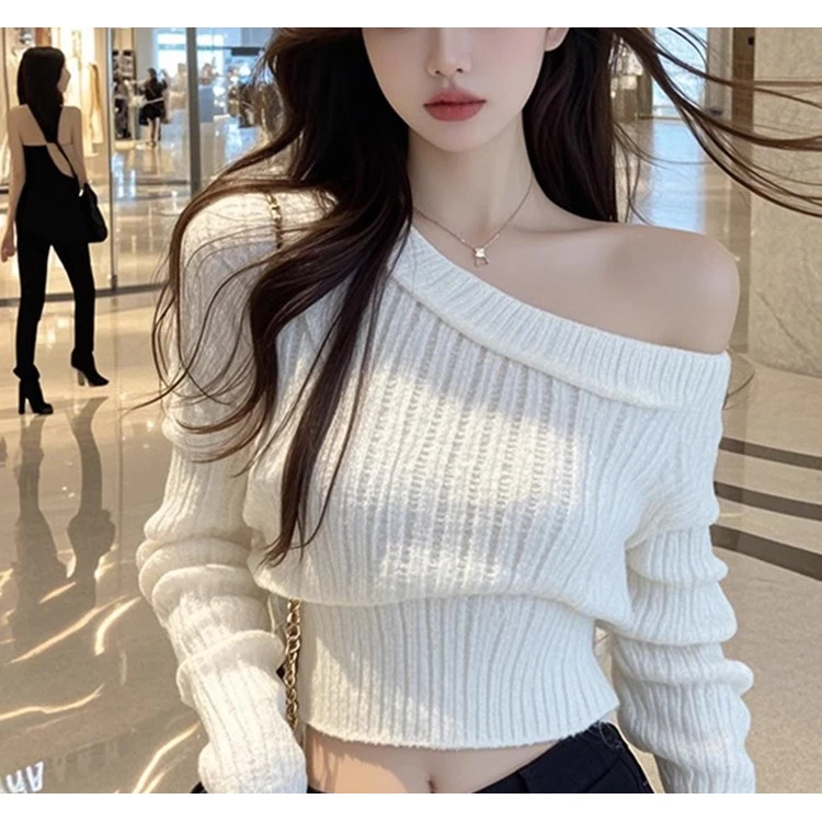 秋季新款纯欲甜辣妹白色针织衫女设计收腰洋气短款斜露肩长袖上衣