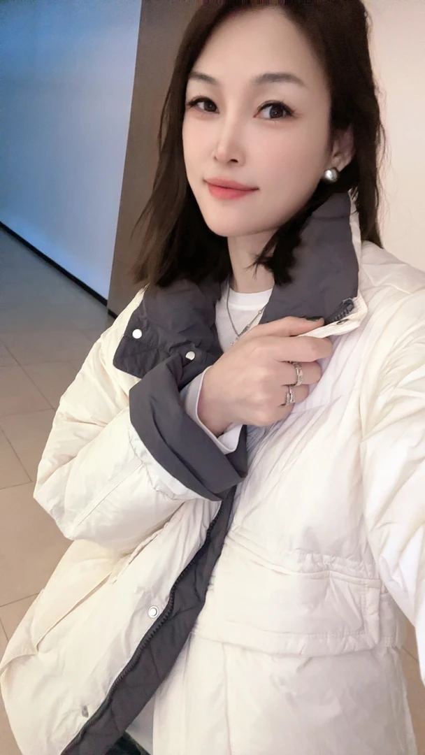 杨老板设计师款撞色无帽款高品质羽绒服