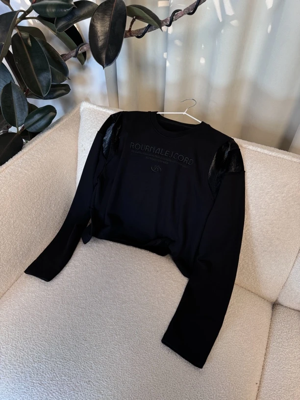 90138秋冬新款拼接袖设计感刺绣字母短款卫衣