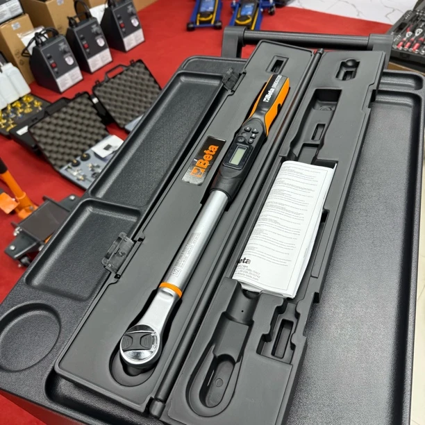 意大利BETA数显扭力扳手1/2  40-200牛