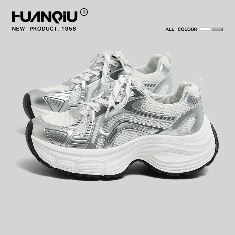 环球今年流行的老爹鞋女春季新款夏季厚底增高网面透气登山休闲鞋