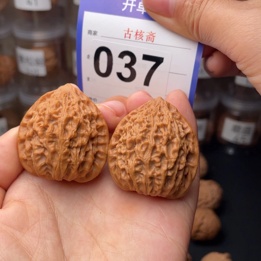 文玩核桃吊坠金牛37全品
