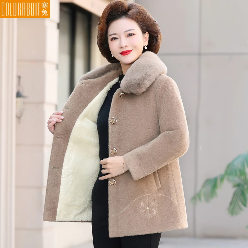 妈妈冬装洋气外套加绒加厚女士短款大衣中老年冬季水貂绒毛呢上衣