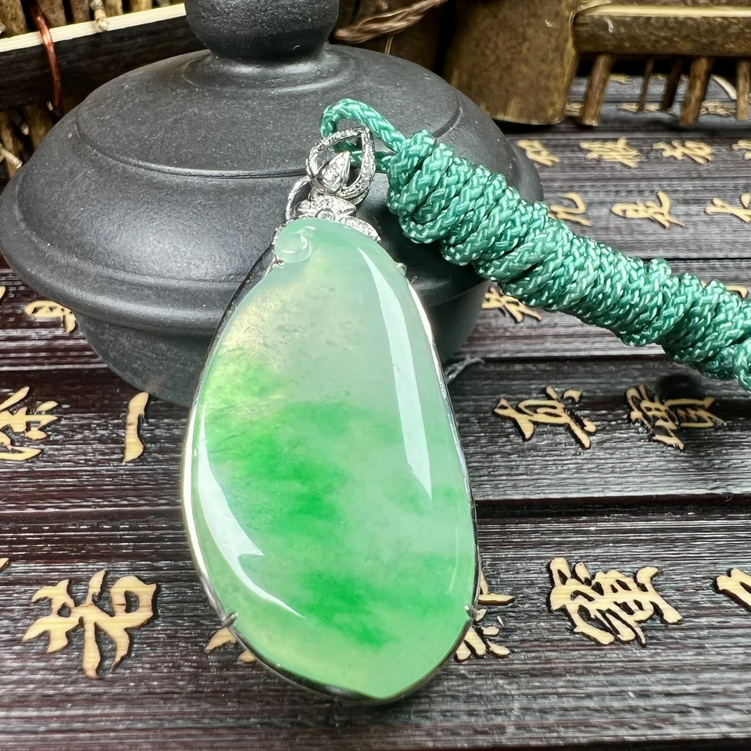 灵云珠宝纯天然A货翡翠如意吊坠18K金钻镶嵌绿色冰透平安无事飘绿
