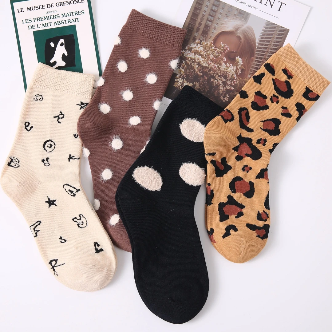 袜子女长袜秋冬款中筒纯棉学院风波点韩版透气ins潮流无骨百搭款