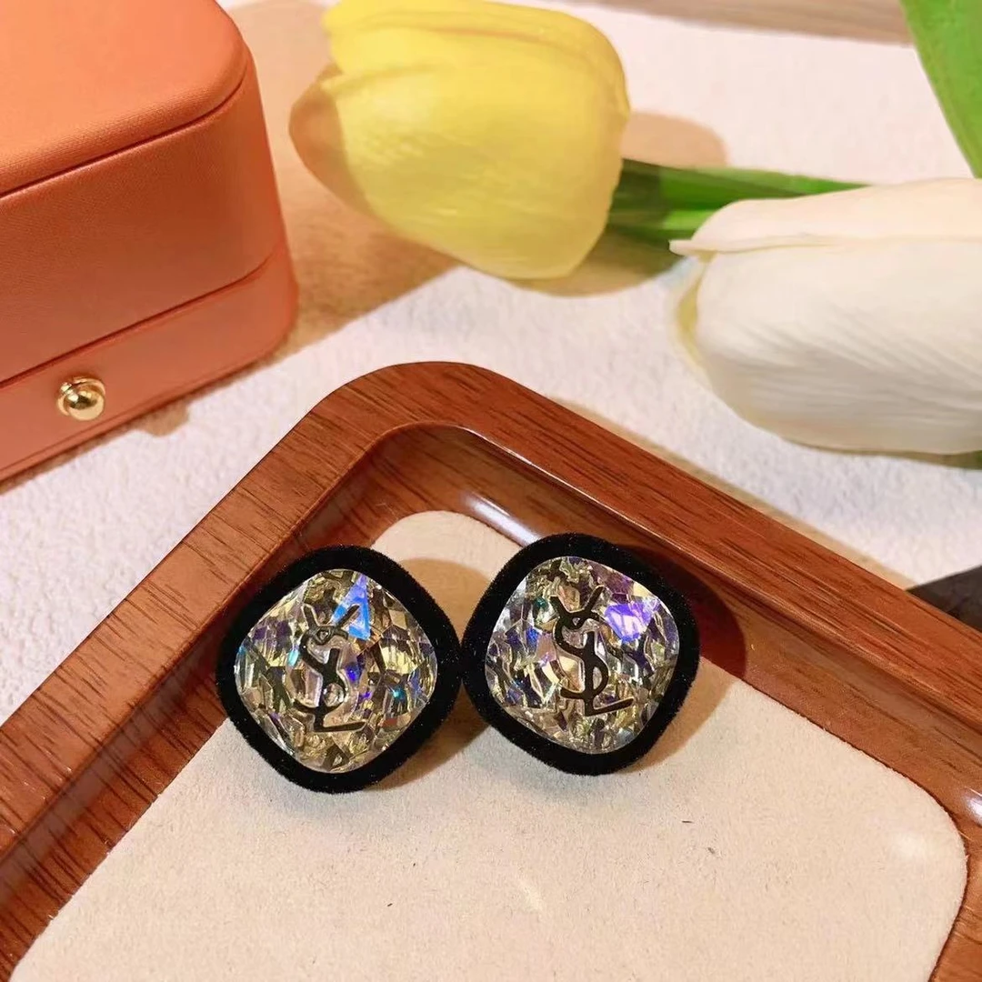 铜合金耳饰 爆闪新款轻奢时尚气质设计师字母耳饰耳环 S102