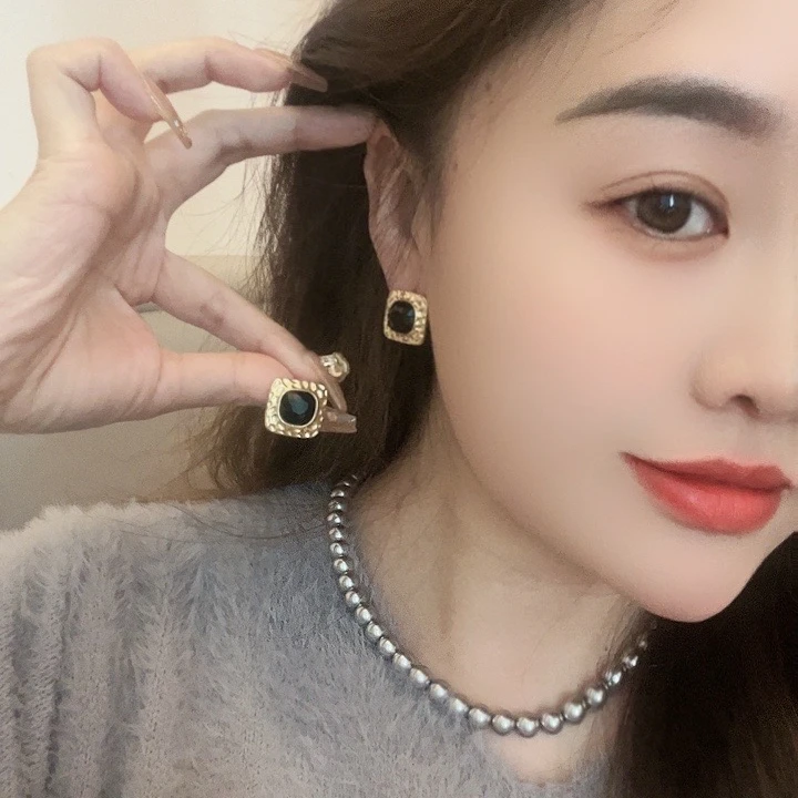 铜合金耳饰 【瑞士】复古法式气质时尚黑金配色百搭耳饰 S27