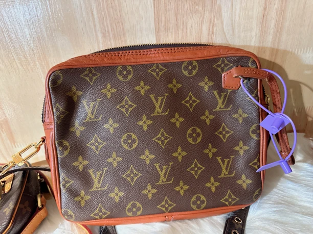 90新 LouisVuitton/路易威登 Lv红皮斜挎相机包，lv手拿包