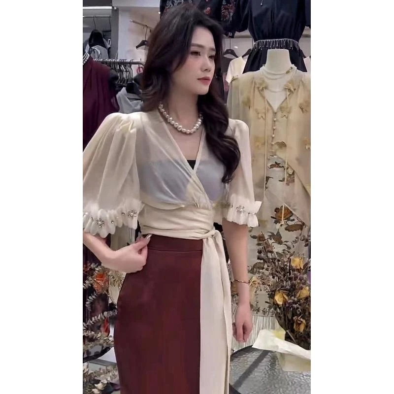 【轻奢元素】时尚气质法式设计感花瓣绣设计感系带上衣88129
