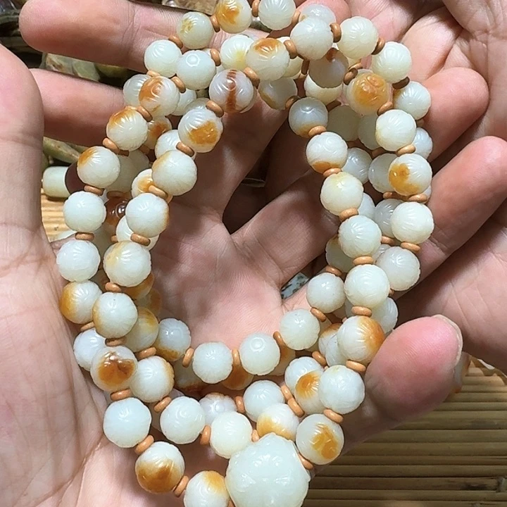 和田玉(糖玉)颈饰未镶嵌