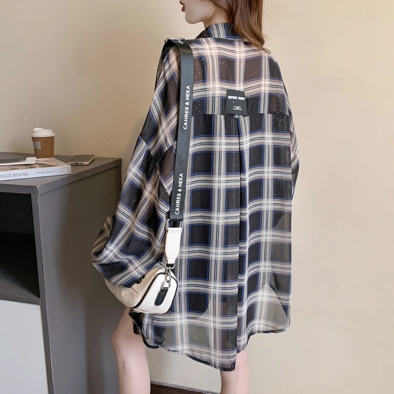 夏季时尚高级感防晒格子衬衫女2024爆款宽松大码设计感亮片防晒衣