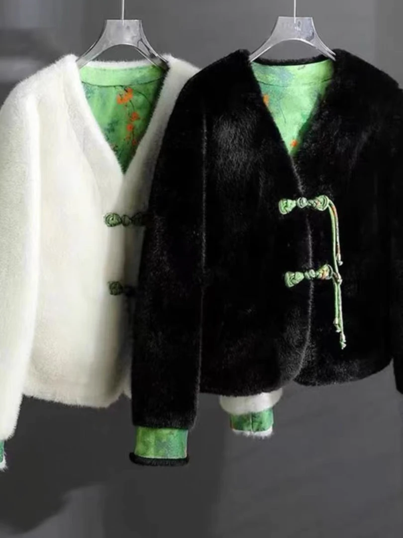 2024新款中国风v领欧貂绒简约气质百搭短款盘扣皮毛一体外套女款