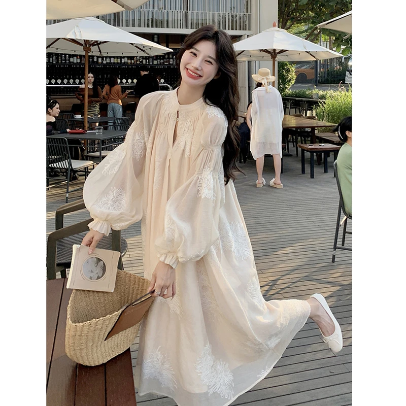 【气质饭儿】法式复古刺绣宽松灯笼袖时尚连衣裙女气质国风春装7715