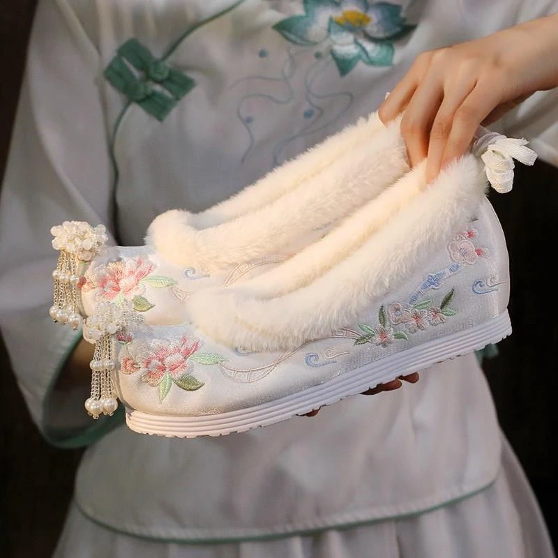 秋冬季加绒汉服鞋子女绣花鞋内增高古风明制古装鞋老北京布鞋冬款