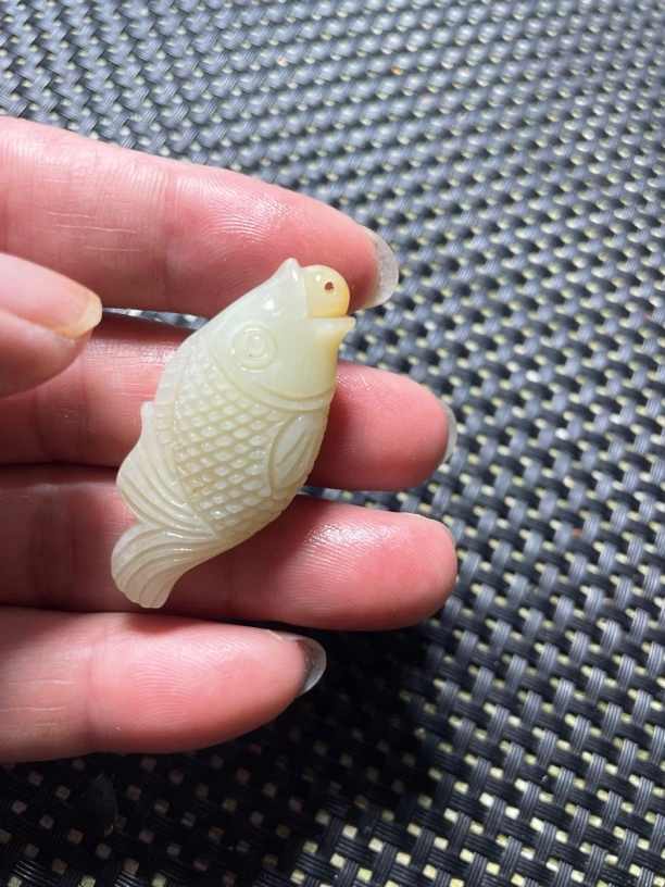 和田玉，年年有余吊坠