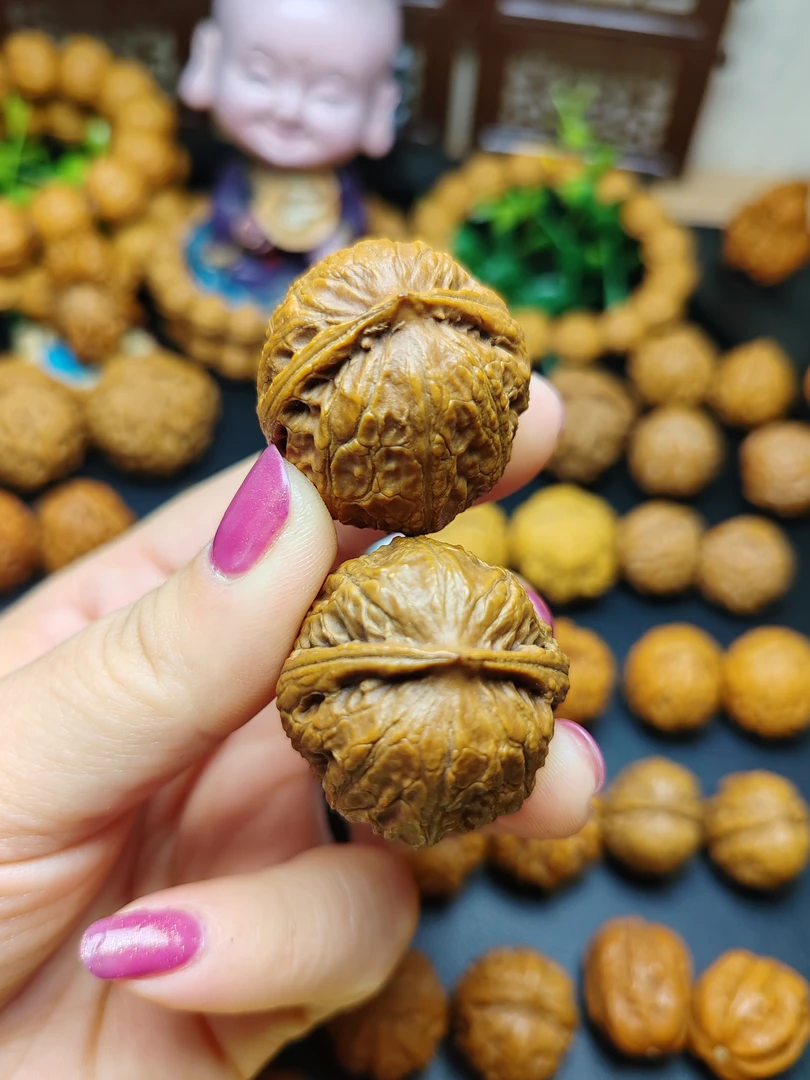 小足球野生小手捻小核桃