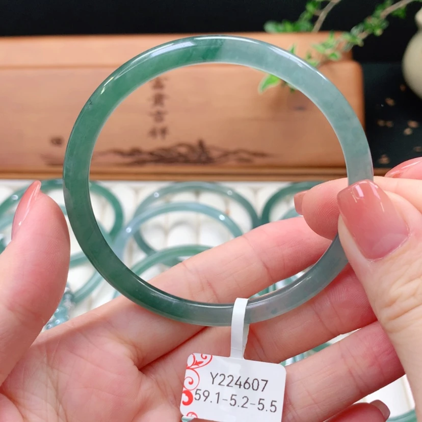 【闪购商品】翡翠手镯未镶嵌天然