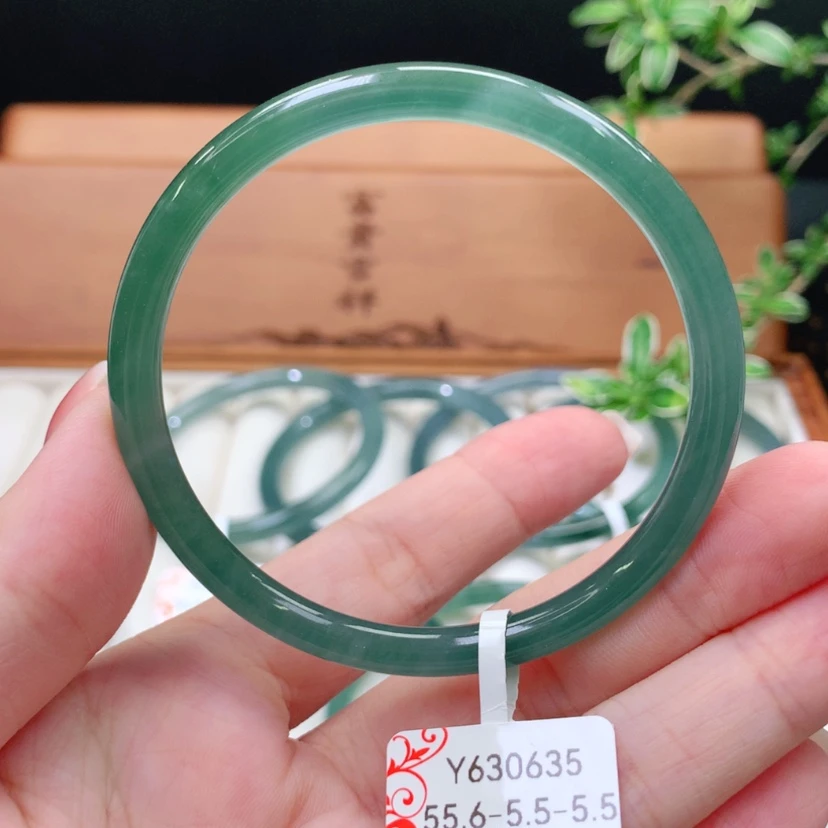 【闪购商品】翡翠手镯未镶嵌天然