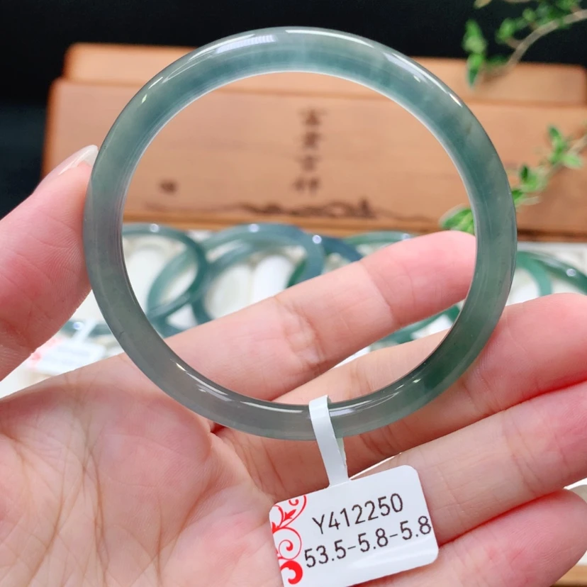 【闪购商品】翡翠手镯未镶嵌天然