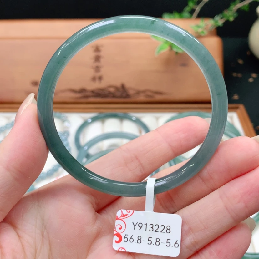 【闪购商品】翡翠手镯未镶嵌天然