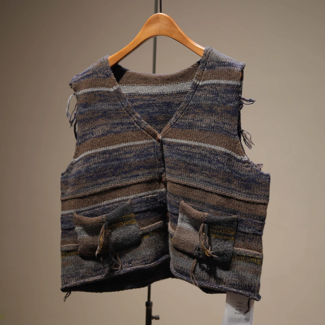 布衣分享 220012 原创定制 时尚百搭泥染羊羊混纺条纹马甲针织