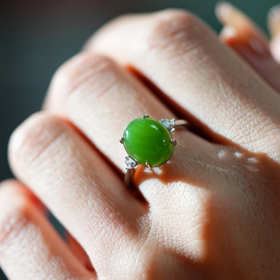 【大表姐珠宝】天然和田玉碧玉冰阳绿蛋面戒指s925银镶嵌女款