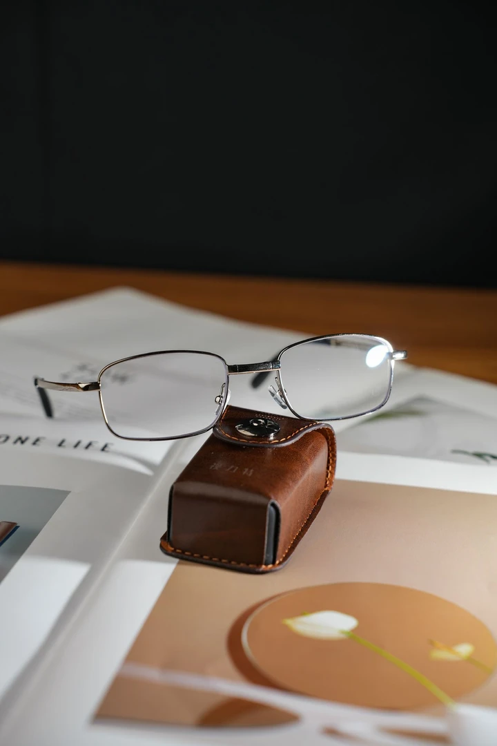 视力特折叠老花镜 男士女士高清单光防蓝光方便携带含眼镜盒和布