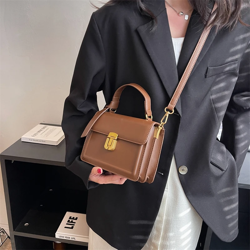 高级质感小包包女2023新款百搭斜挎包女士网红爆款小众手提小方包