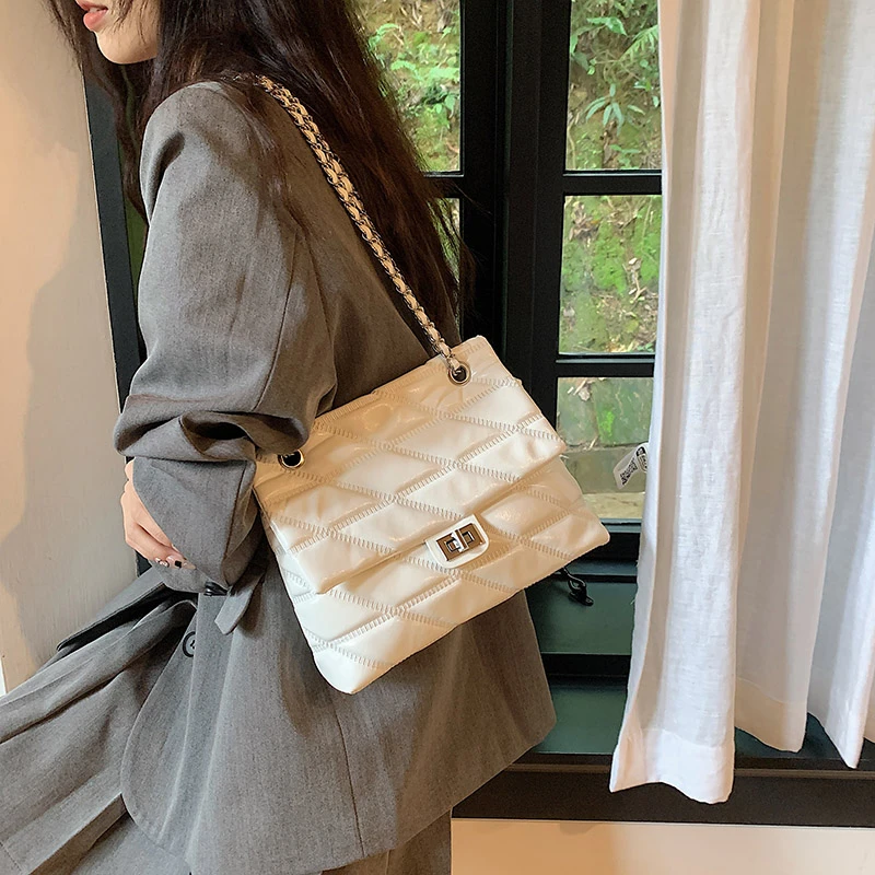 大容量包包女包2023新款夏天百搭单肩斜挎包高级感小众菱格链条包