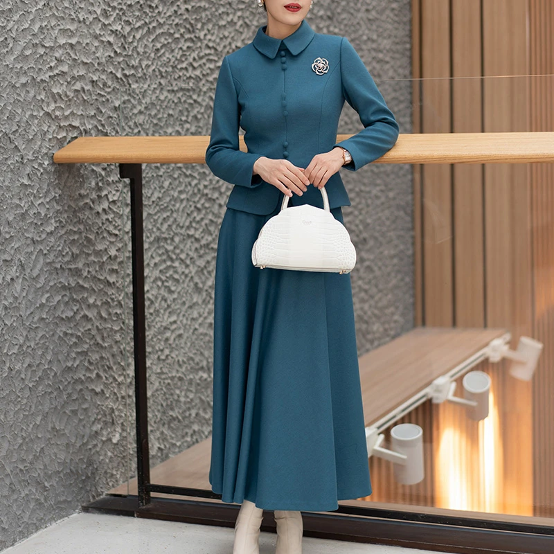 年华--2025冬季新款小香风兰绿色娃娃领大摆羊毛呢修身连衣裙套装