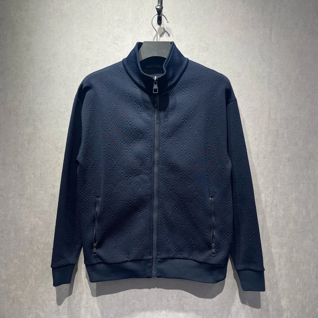 95新 LV  路易威登 纯色浮雕满印logo拉链外套/M码/98新/毒13599