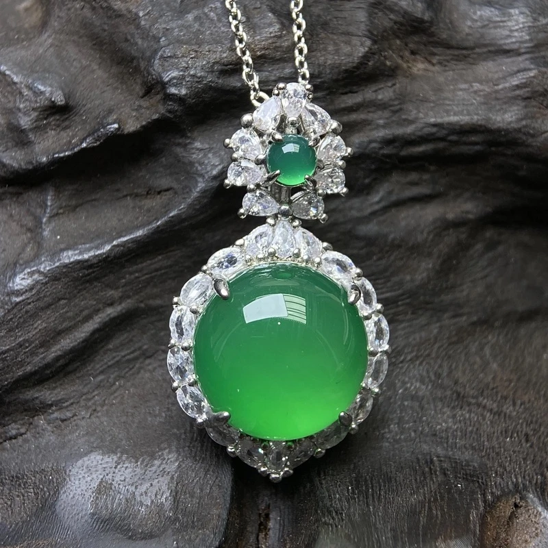 天然绿色镶嵌吊坠女士款吊坠项链锁