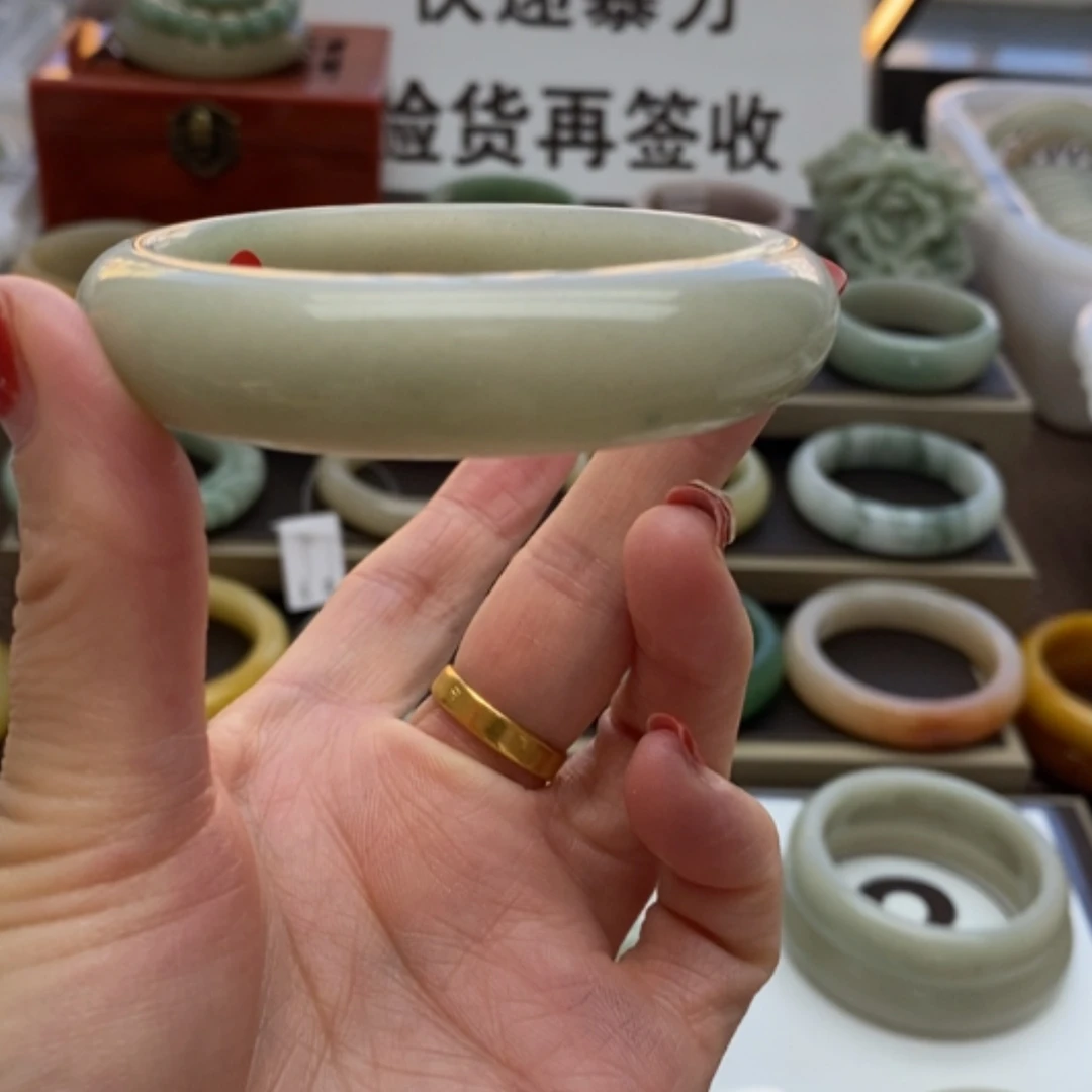 【闪购商品】石英质玉手镯未镶嵌梅*58