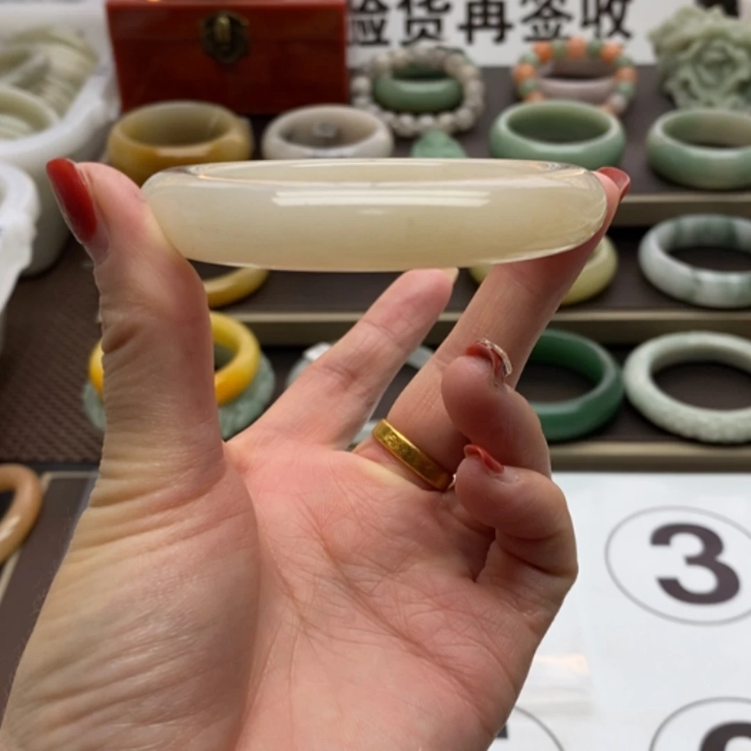 【闪购商品】石英质玉手镯未镶嵌萍*58