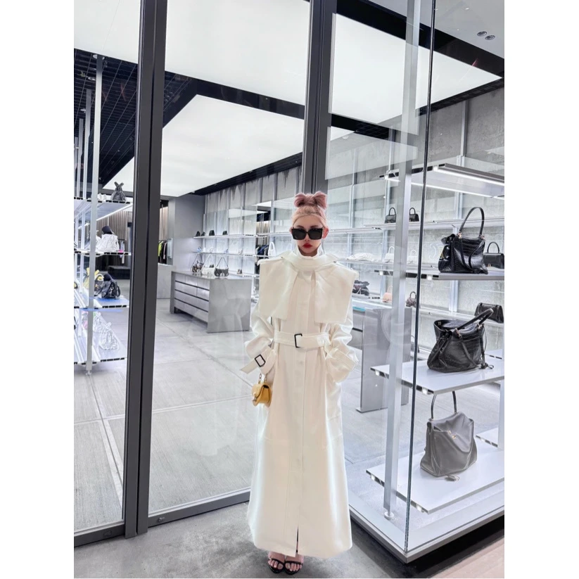 设计款拼接白色风衣